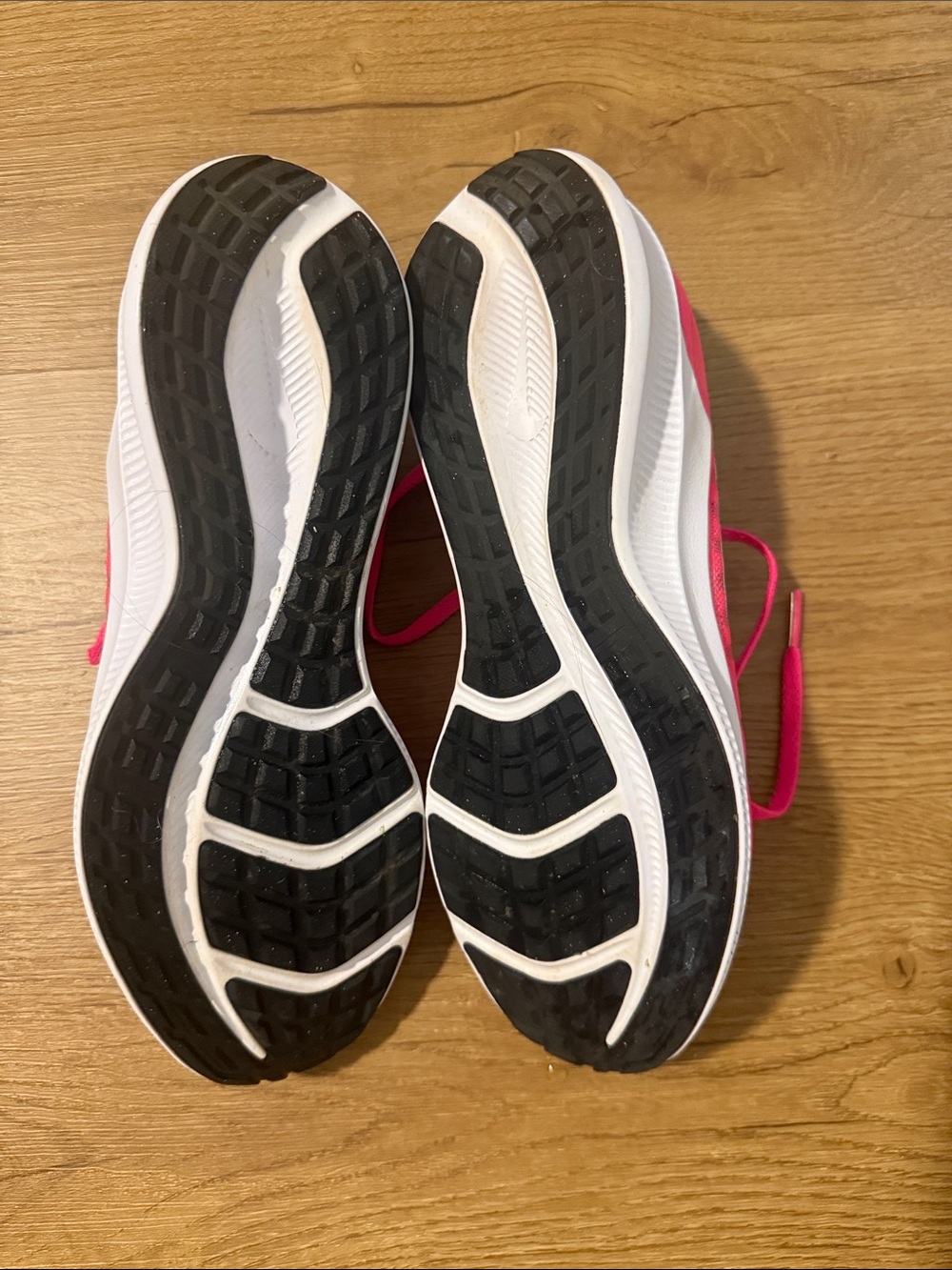 Nike Women's Bright Pink Athletic Running Shoes - Picture 5 of 5